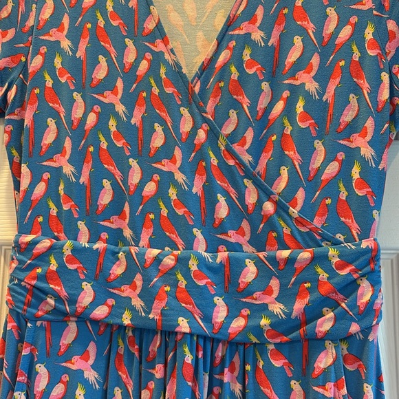 Boden parrot print easy wear dress - Picture 2 of 6